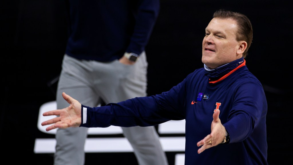 Brad Underwood reacts to the crowd